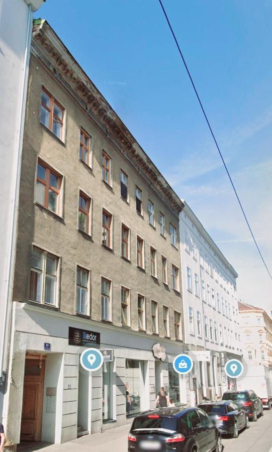 Cozy Market-Square Retreat Located In The Heart Of The 10Th District Вена Экстерьер фото